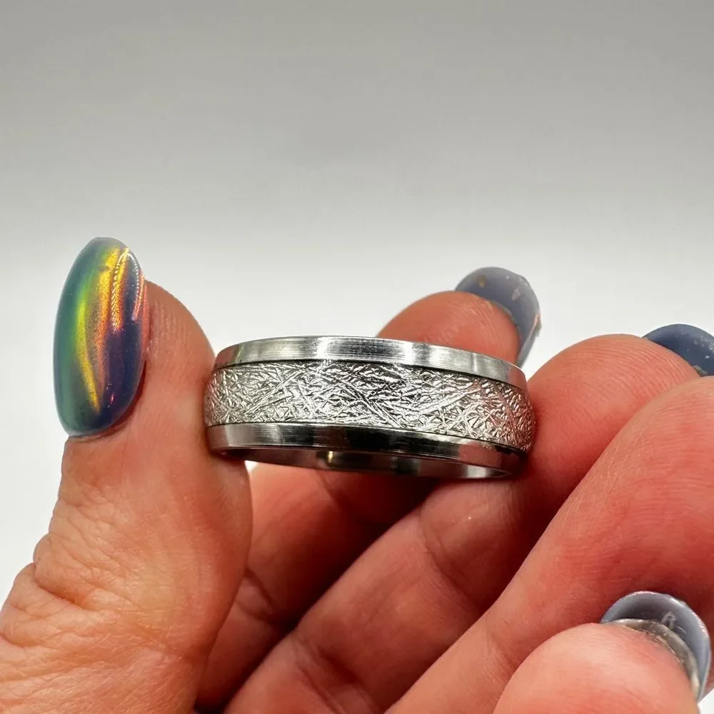 Size 13, Men's silver tone metal ring with resin/high shine‎ silver scroll work!